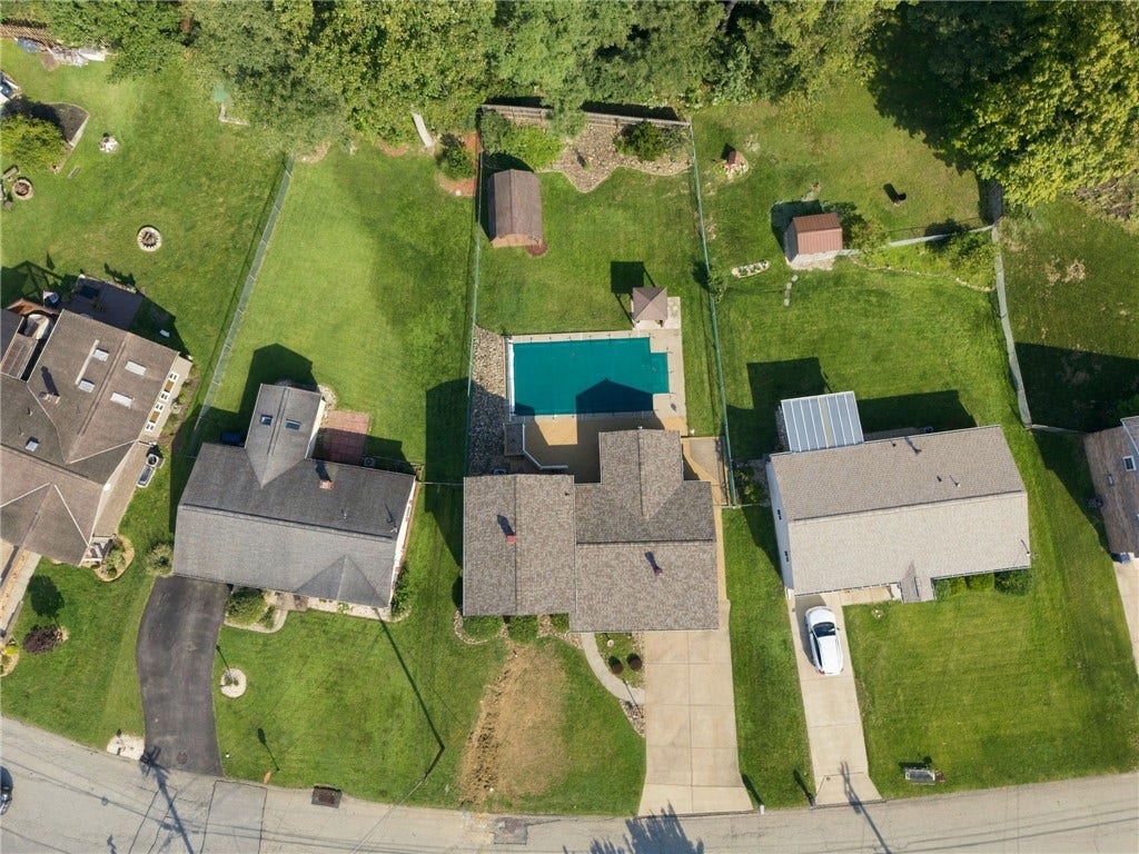136 Sunrise Dr, Irwin, PA 15642