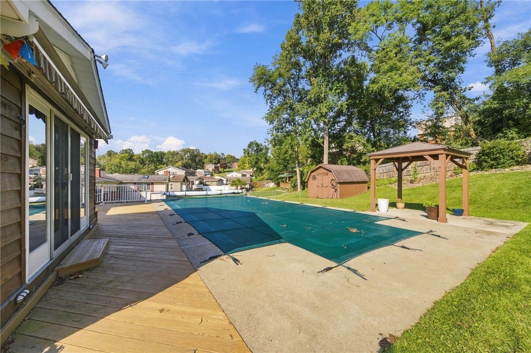 136 Sunrise Dr, Irwin, PA 15642
