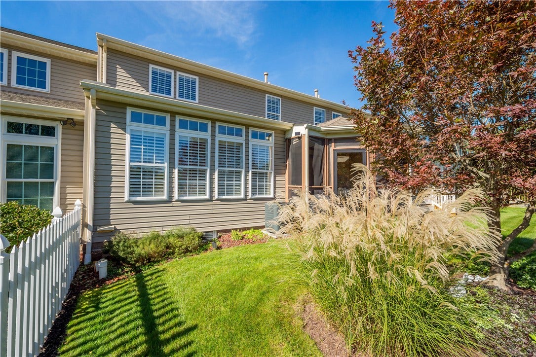 1110 Linden Vue Dr, Canonsburg, PA 15317