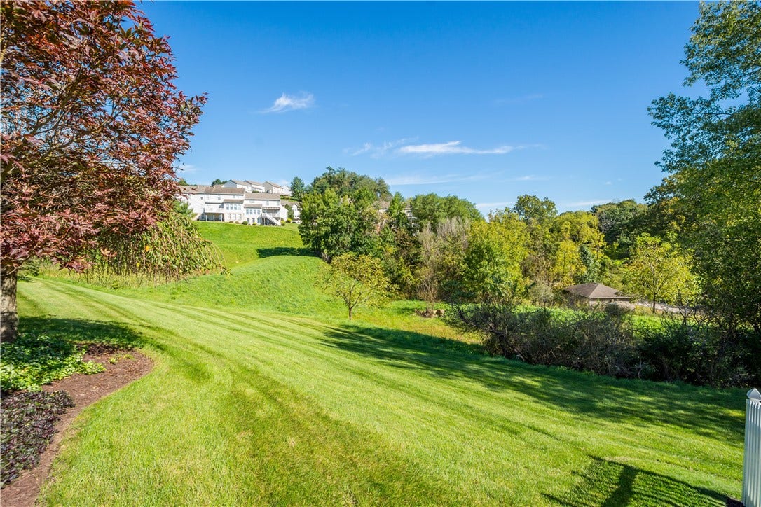 1110 Linden Vue Dr, Canonsburg, PA 15317