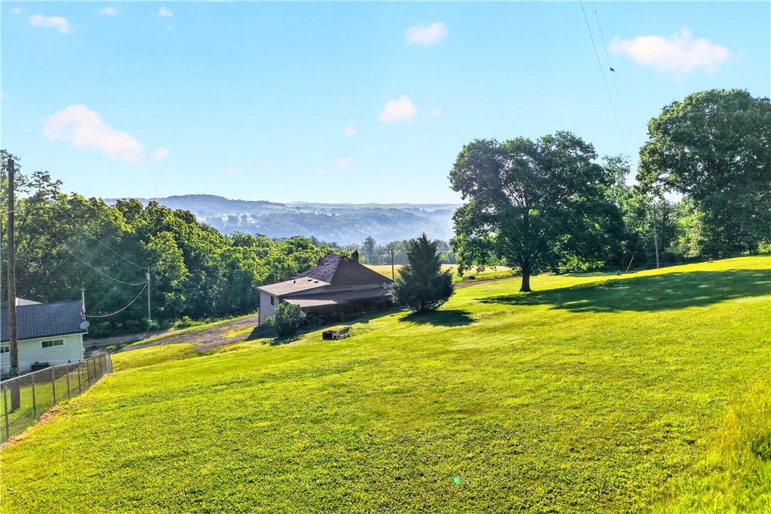 2774 Schwirian Dr, Elizabeth, PA 15037