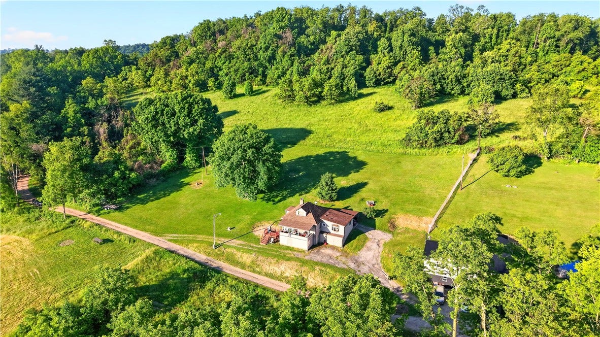 2774 Schwirian Dr, Elizabeth, PA 15037