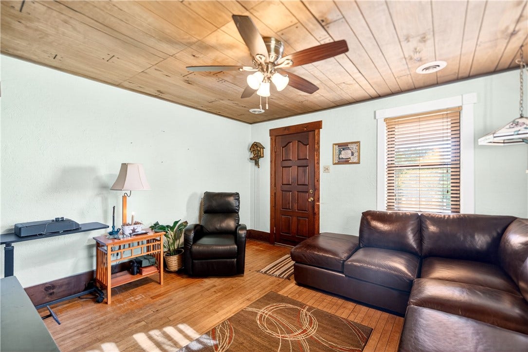 2774 Schwirian Dr, Elizabeth, PA 15037