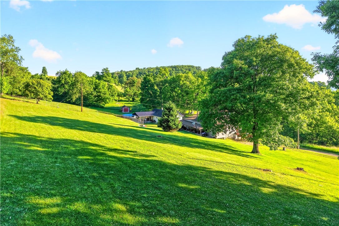 2774 Schwirian Dr, Elizabeth, PA 15037