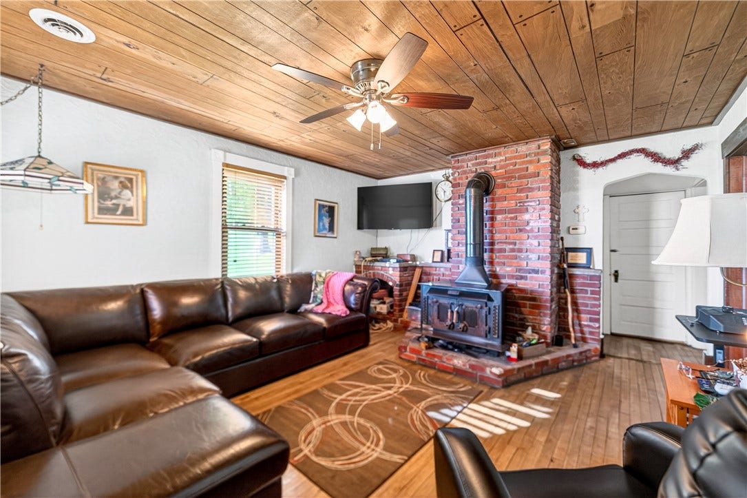 2774 Schwirian Dr, Elizabeth, PA 15037