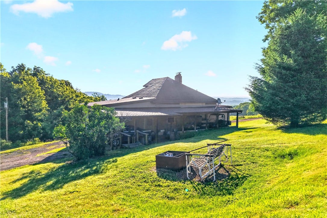 2774 Schwirian Dr, Elizabeth, PA 15037