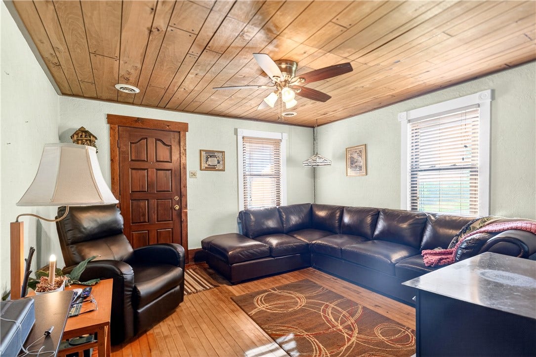 2774 Schwirian Dr, Elizabeth, PA 15037