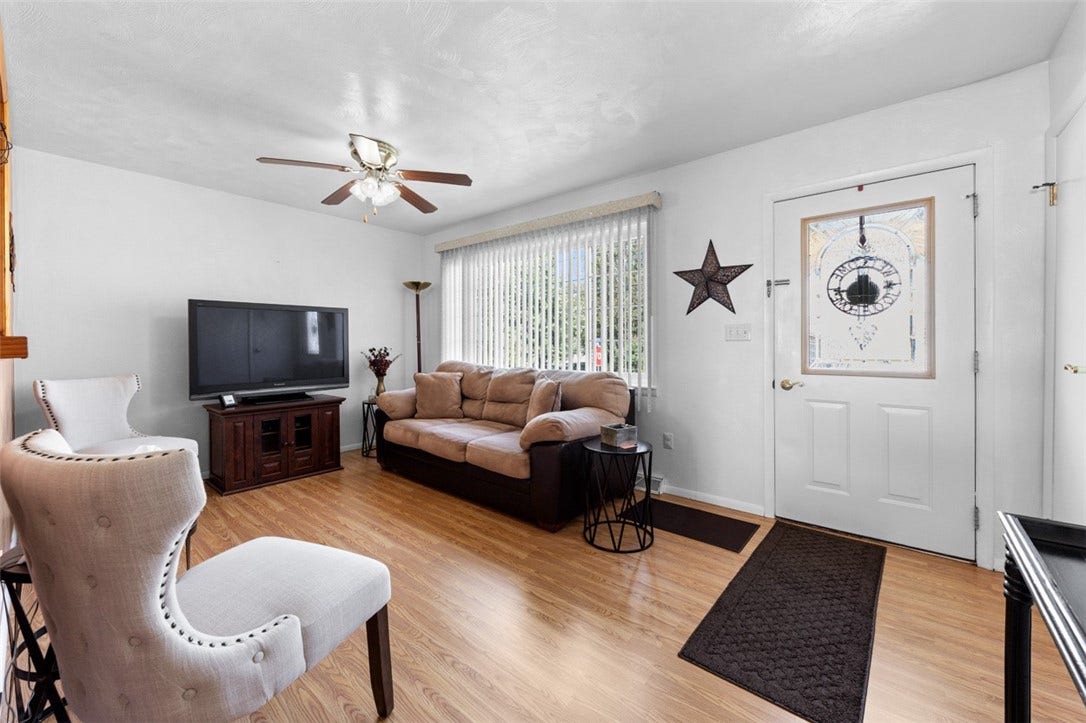 611 W Gibson Ave, Connellsville, PA 15425