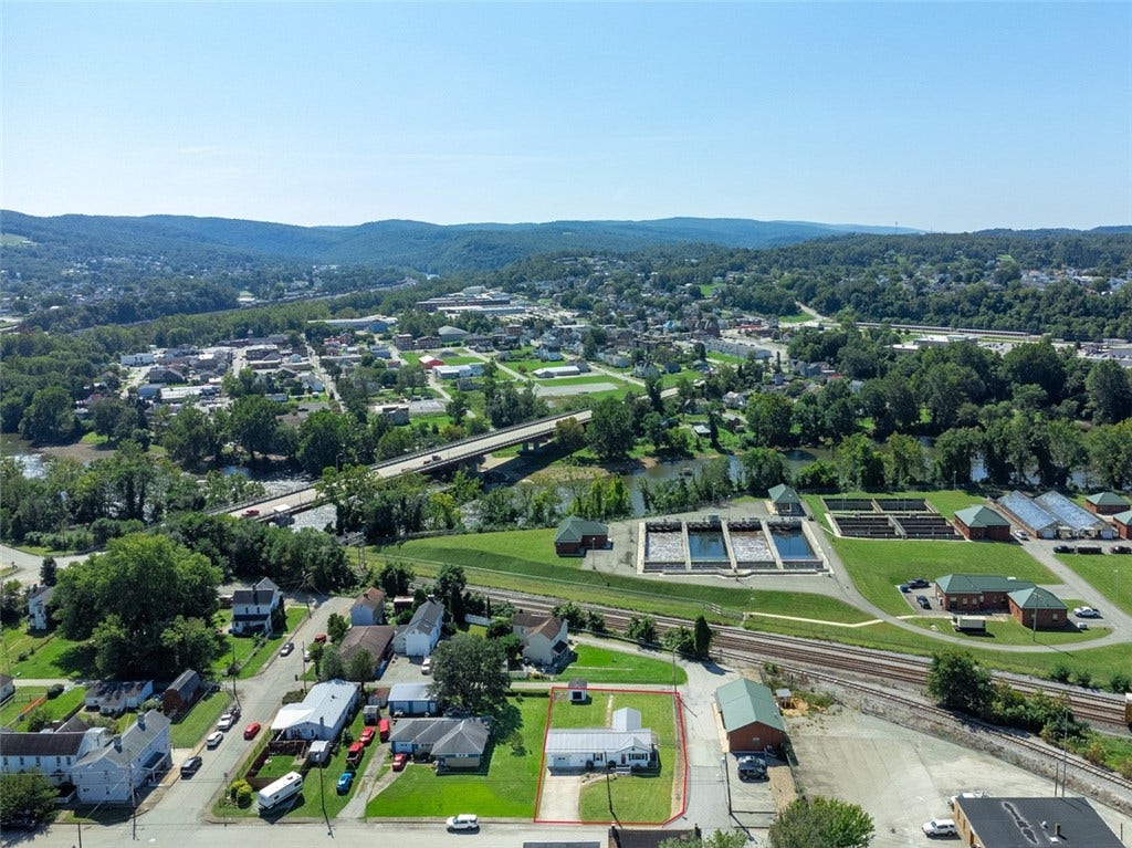 611 W Gibson Ave, Connellsville, PA 15425