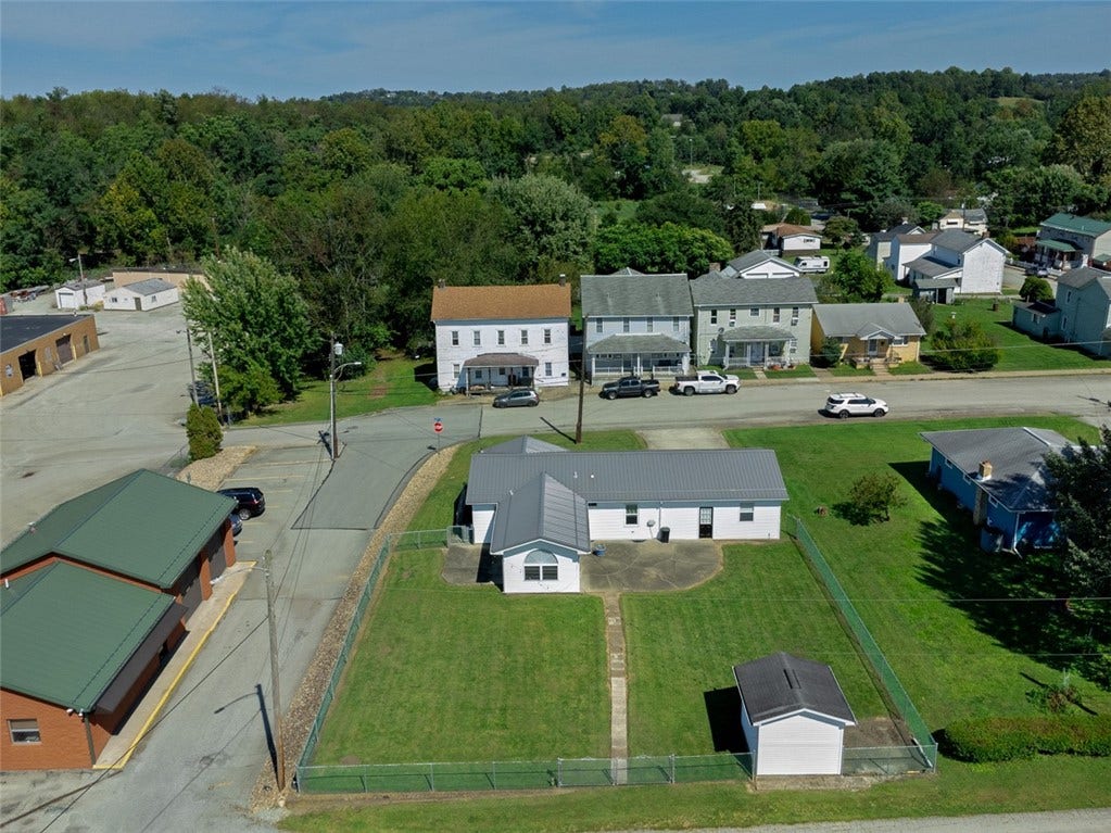 611 W Gibson Ave, Connellsville, PA 15425