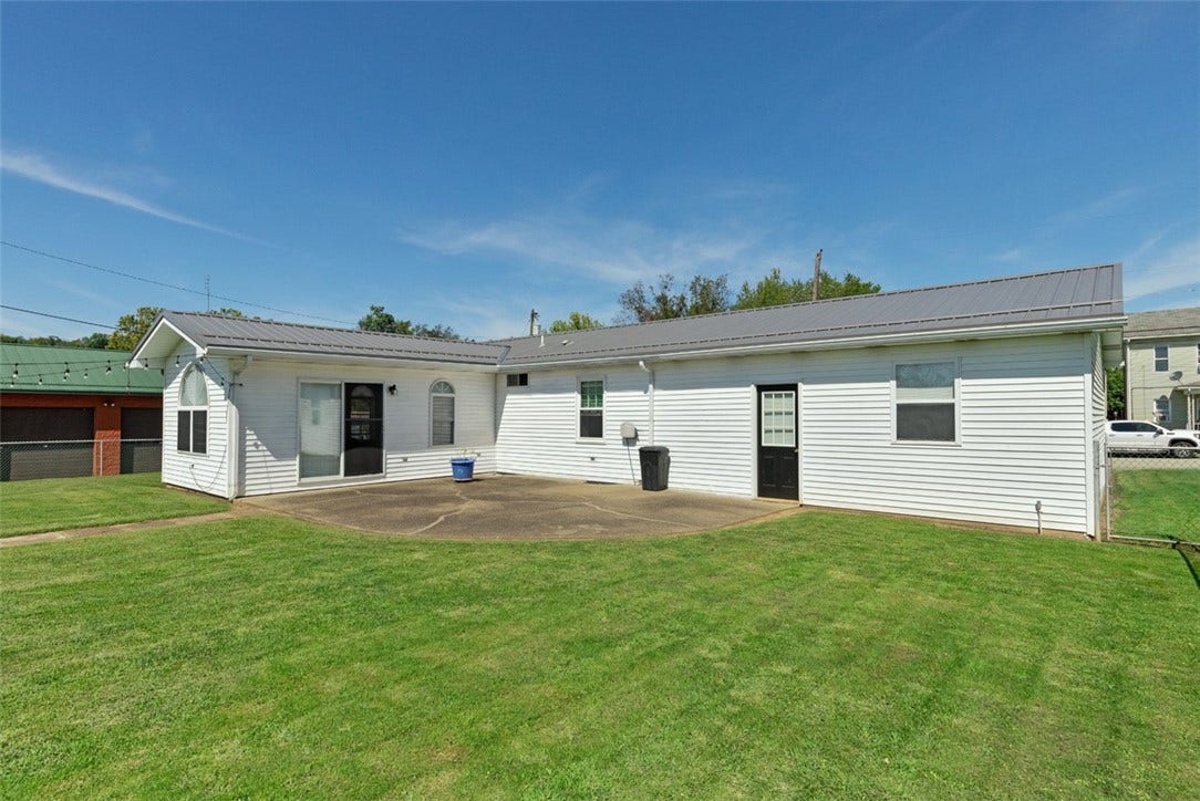 611 W Gibson Ave, Connellsville, PA 15425