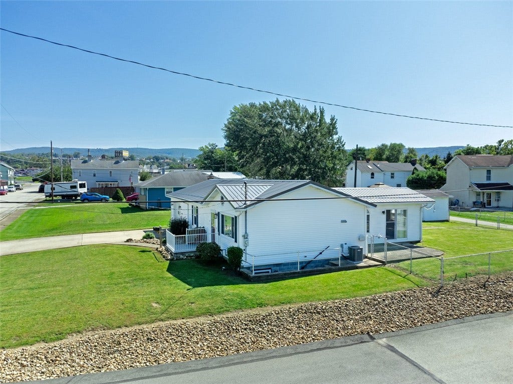 611 W Gibson Ave, Connellsville, PA 15425