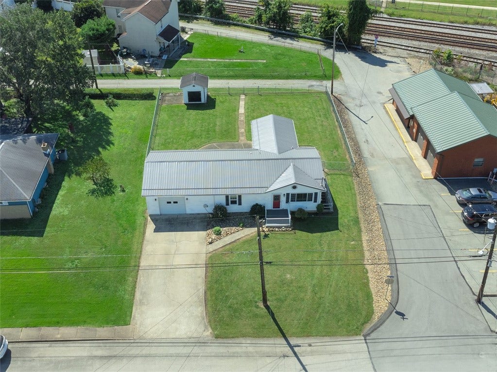 611 W Gibson Ave, Connellsville, PA 15425