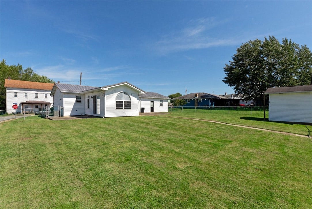 611 W Gibson Ave, Connellsville, PA 15425