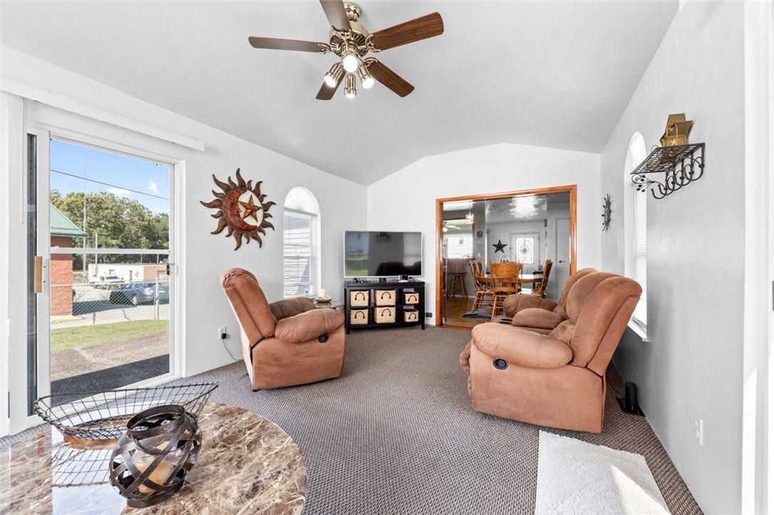 611 W Gibson Ave, Connellsville, PA 15425