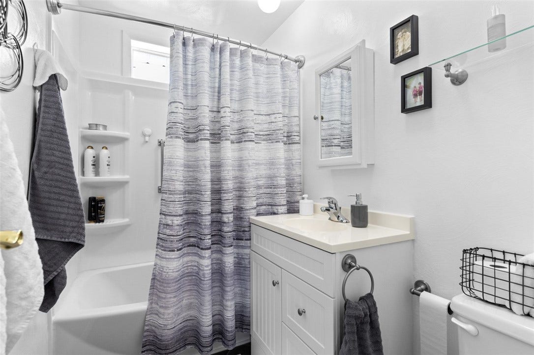 611 W Gibson Ave, Connellsville, PA 15425