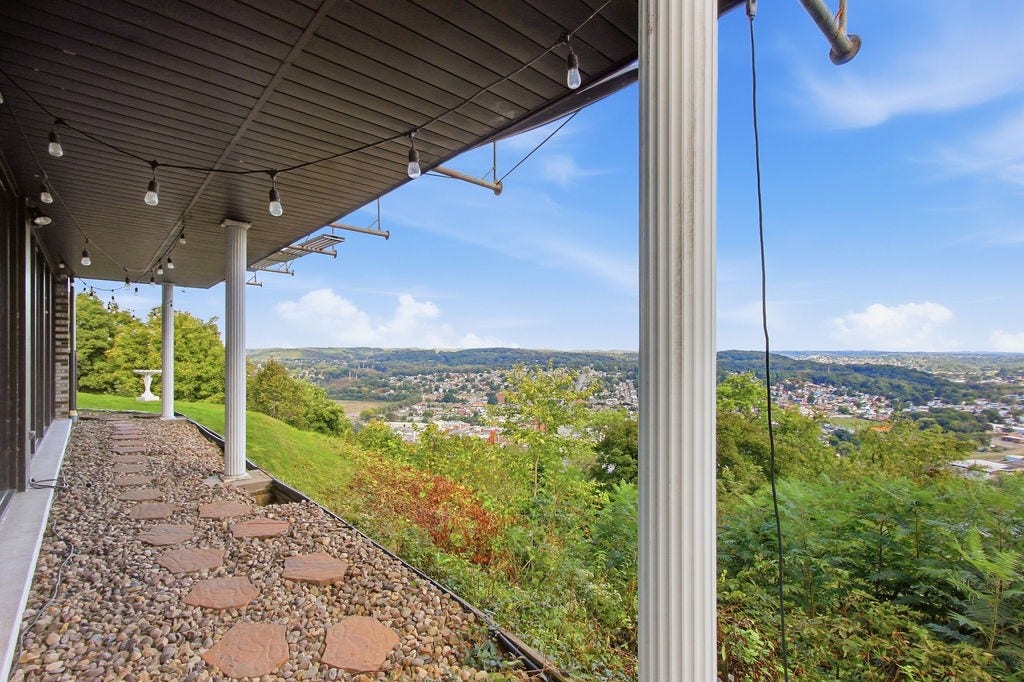 324 Coxcomb Hill Road, New Kensington, PA 15068