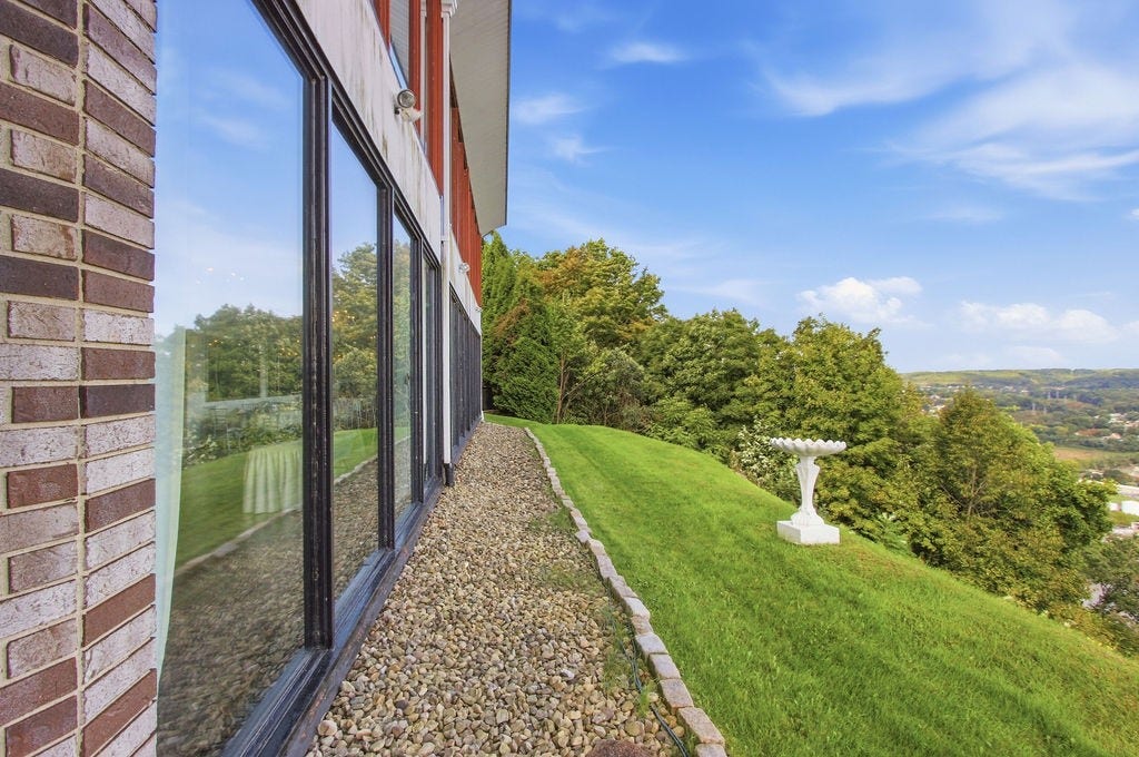 324 Coxcomb Hill Road, New Kensington, PA 15068