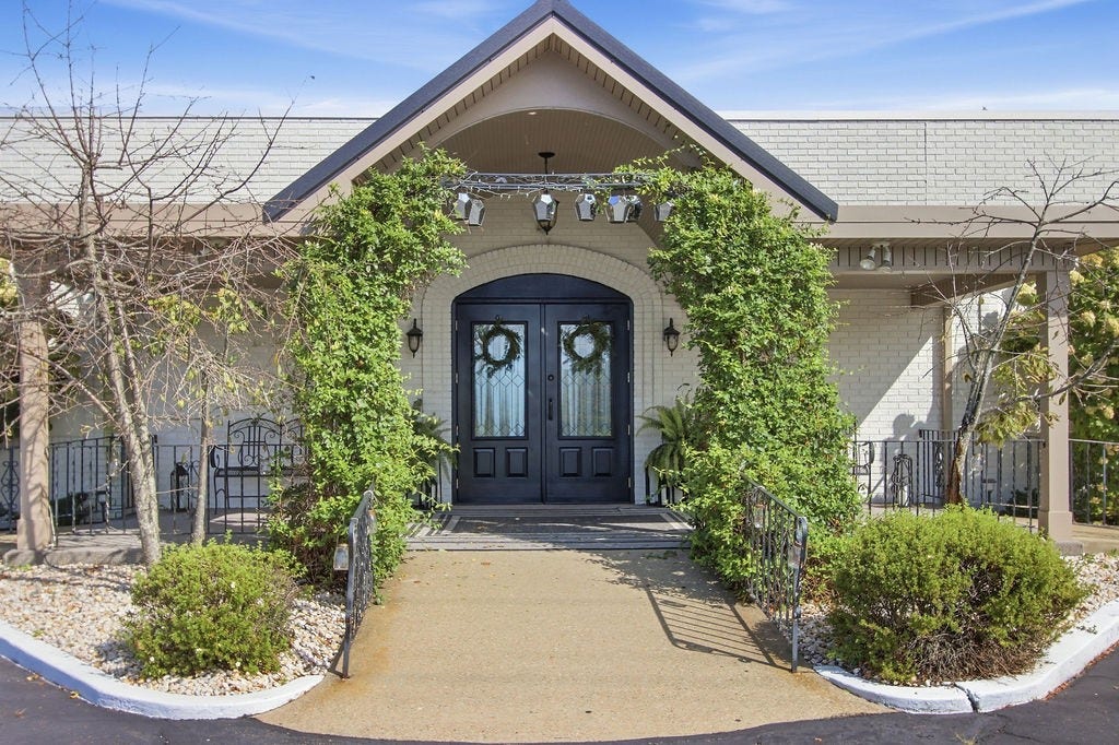324 Coxcomb Hill Road, New Kensington, PA 15068