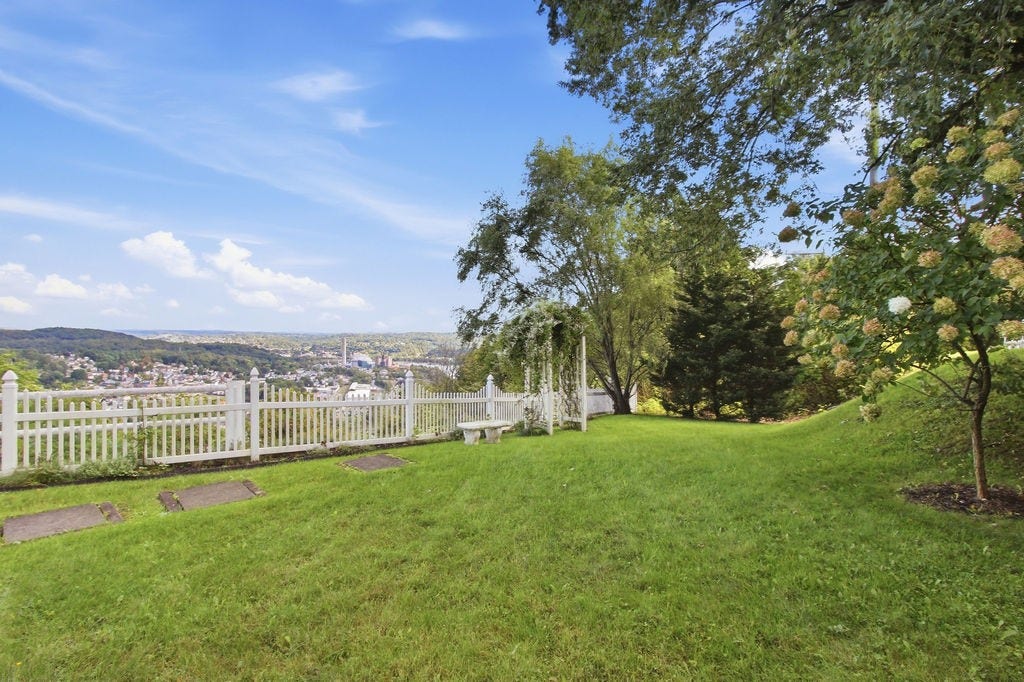 324 Coxcomb Hill Road, New Kensington, PA 15068