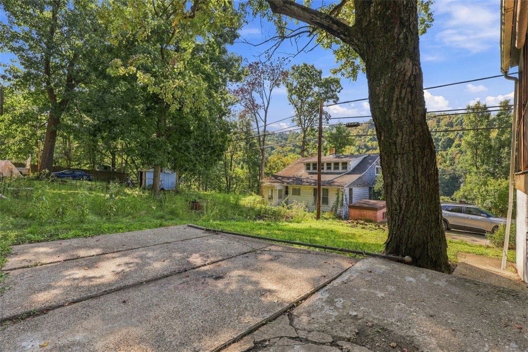 706 Hissam St, Jeannette, PA 15644