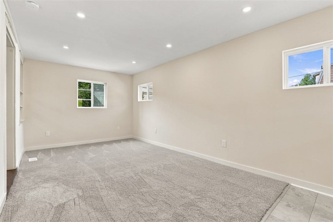 706 Hissam St, Jeannette, PA 15644