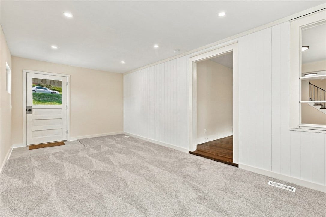 706 Hissam St, Jeannette, PA 15644