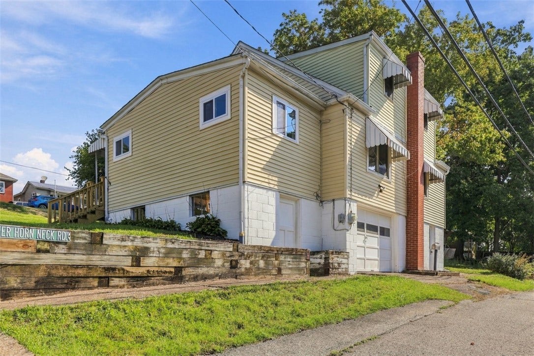 706 Hissam St, Jeannette, PA 15644
