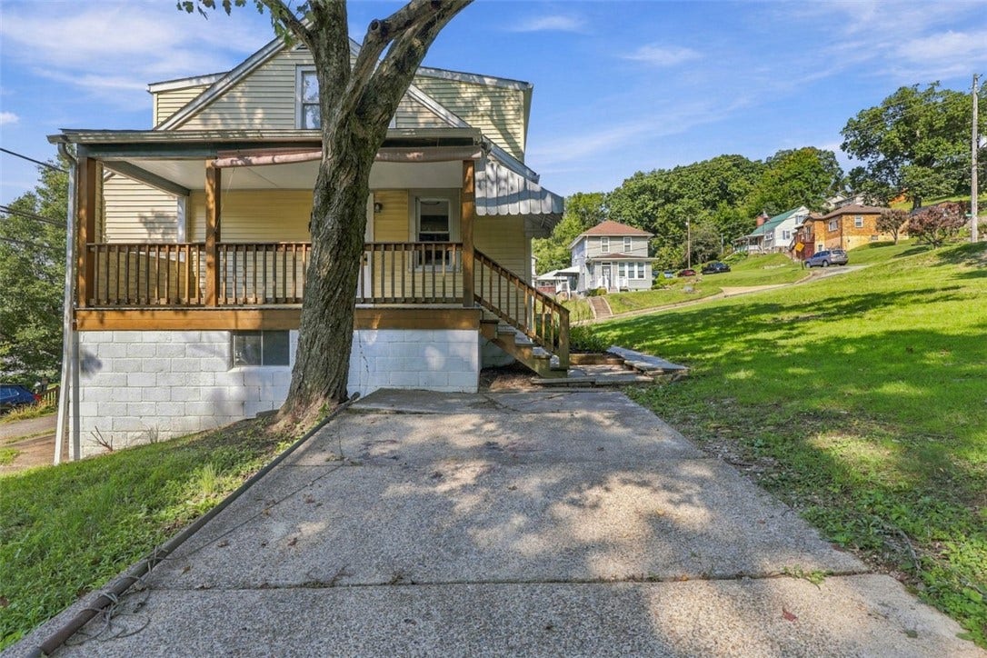 706 Hissam St, Jeannette, PA 15644