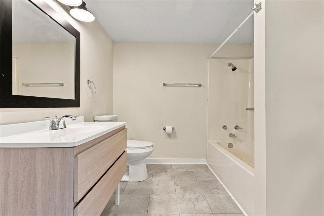 706 Hissam St, Jeannette, PA 15644