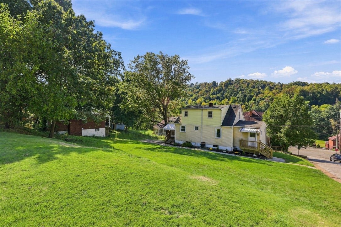 706 Hissam St, Jeannette, PA 15644