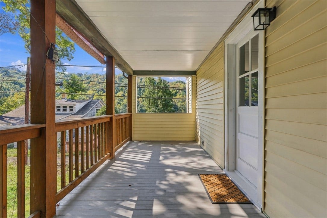 706 Hissam St, Jeannette, PA 15644