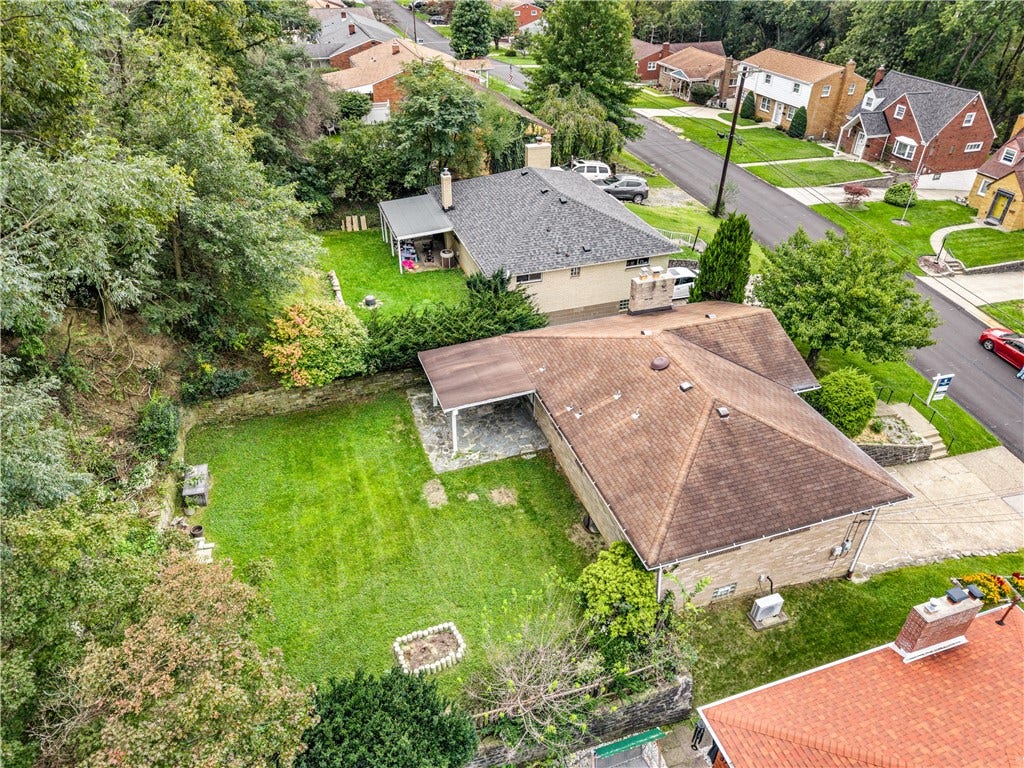 127 Sheldon Ave, Pittsburgh, PA 15220 Great level lot, fenced in backyard.