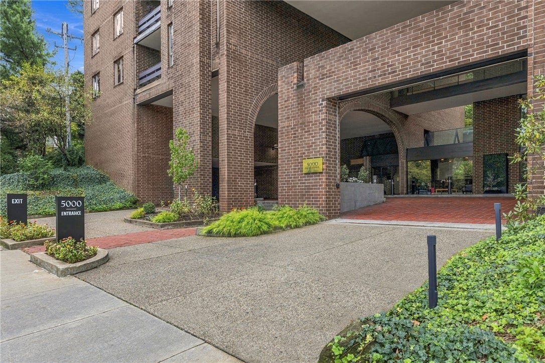 5000 Fifth Avenue, #205, Pittsburgh, PA 15232