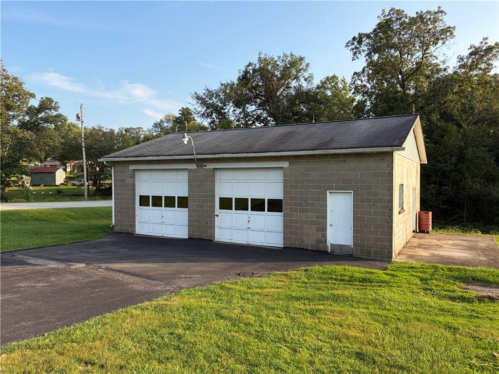 Detached Garage