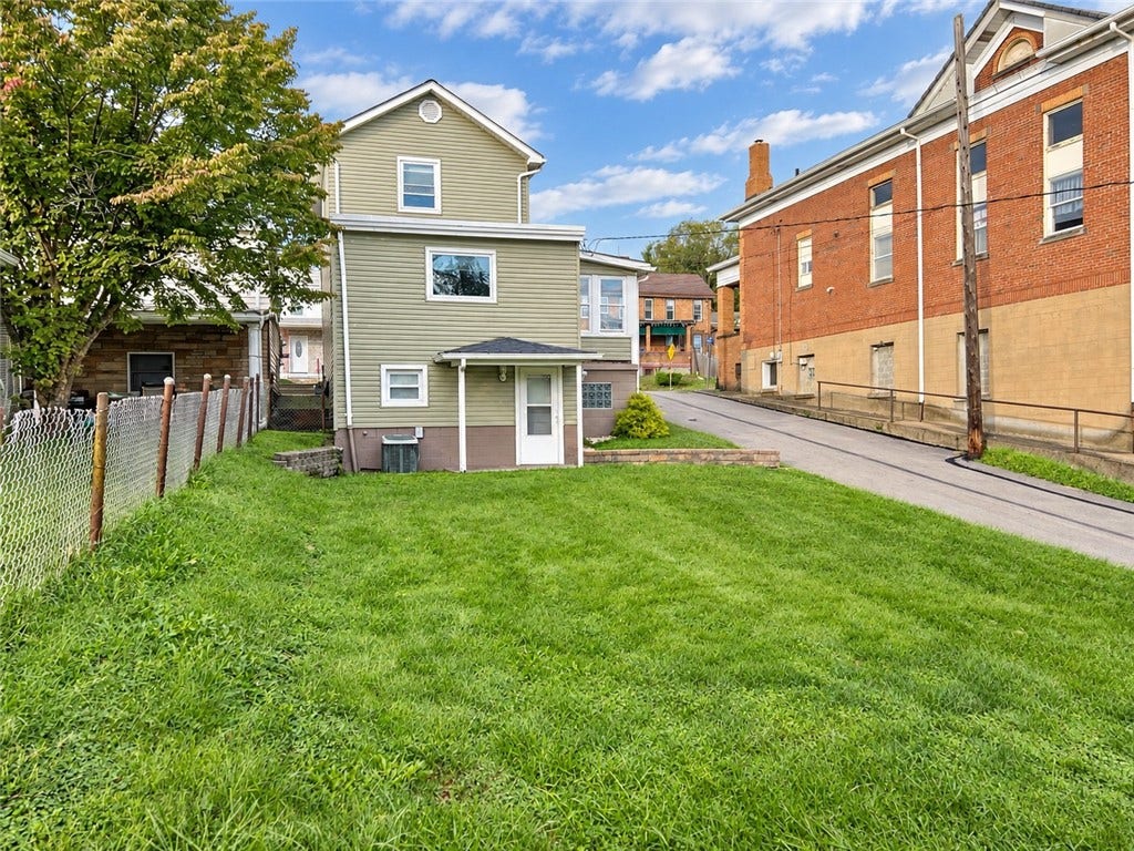 432 Market St, Belle Vernon, PA 15012