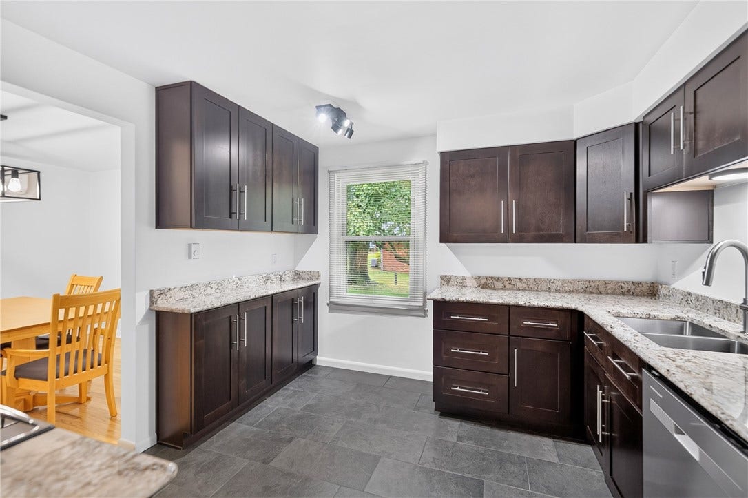 422 Sheffield Dr, Greensburg, PA 15601