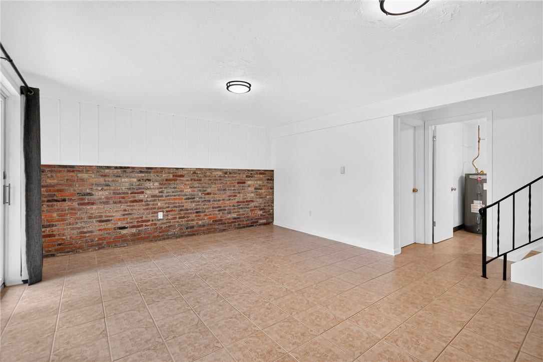 422 Sheffield Dr, Greensburg, PA 15601