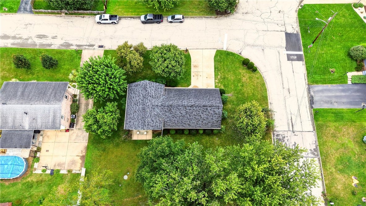 422 Sheffield Dr, Greensburg, PA 15601