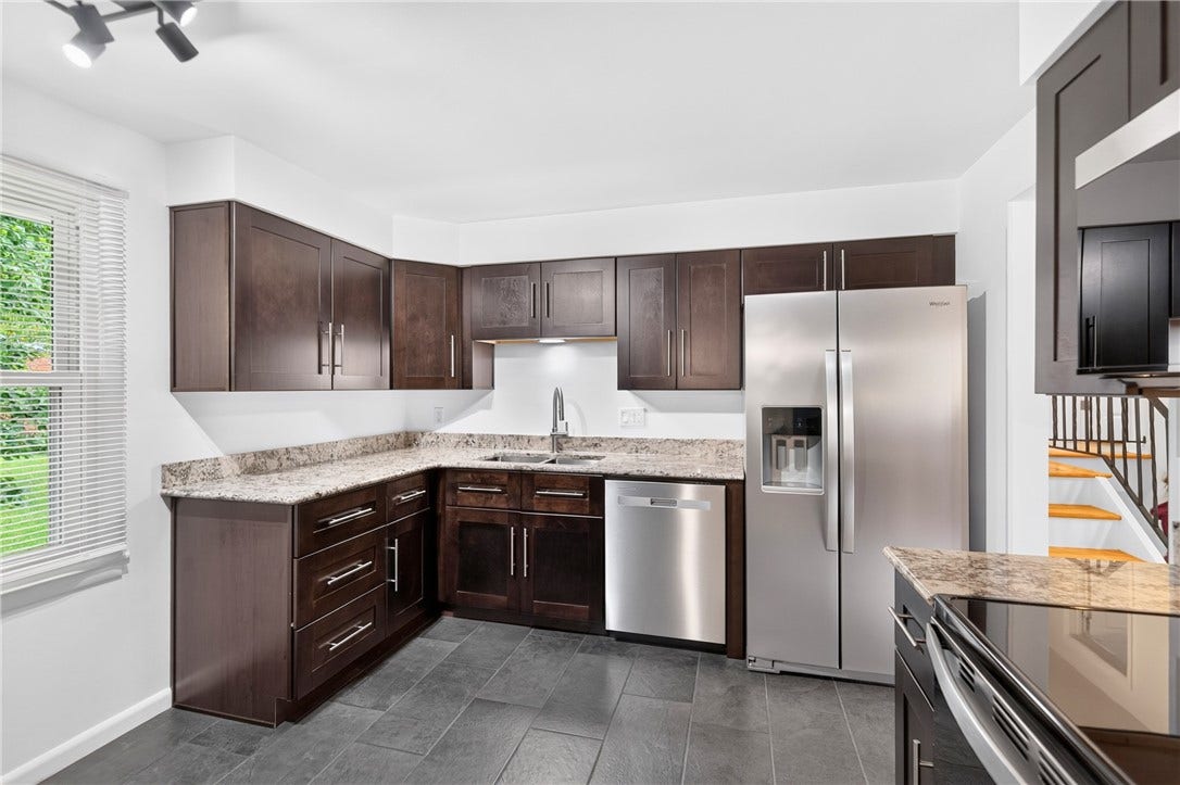 422 Sheffield Dr, Greensburg, PA 15601