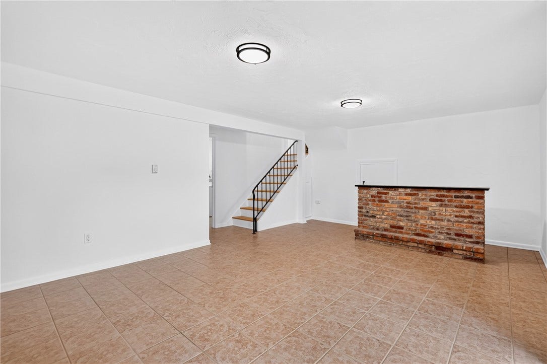 422 Sheffield Dr, Greensburg, PA 15601