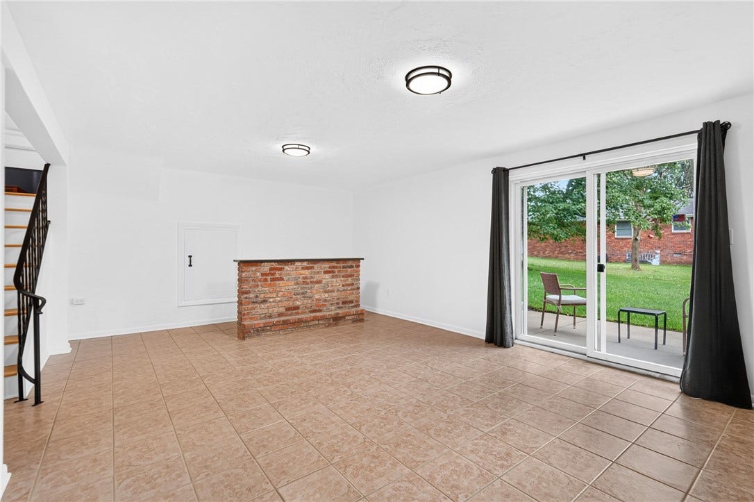 422 Sheffield Dr, Greensburg, PA 15601