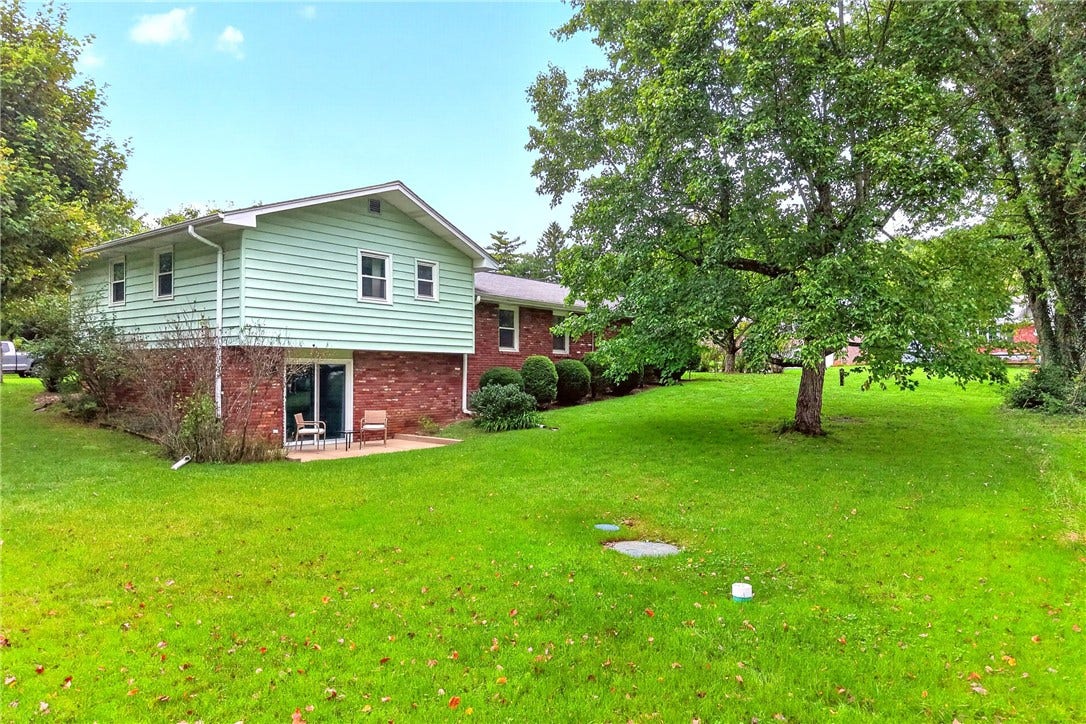 422 Sheffield Dr, Greensburg, PA 15601