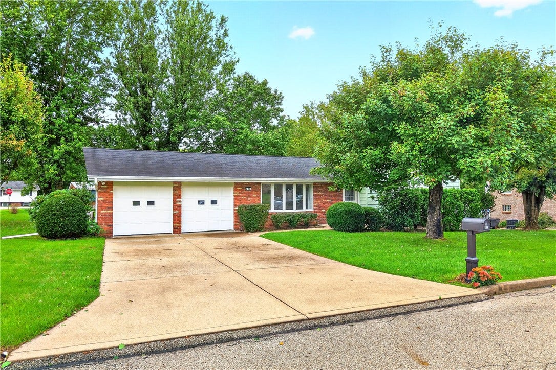 422 Sheffield Dr, Greensburg, PA 15601