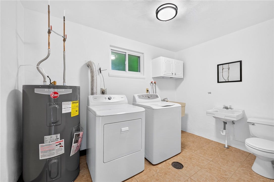 422 Sheffield Dr, Greensburg, PA 15601