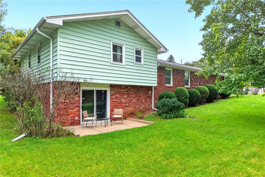 422 Sheffield Dr, Greensburg, PA 15601