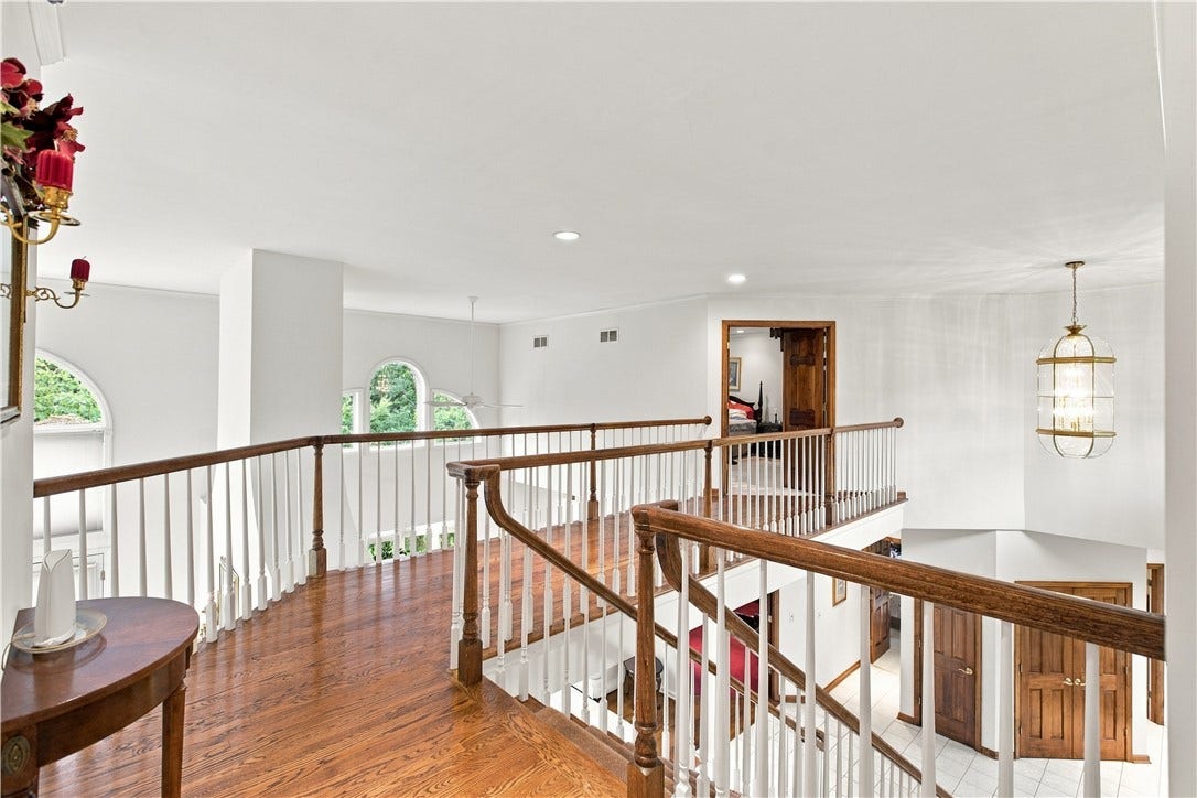 544 Green Parrot Ln, Natrona Heights, PA 15065