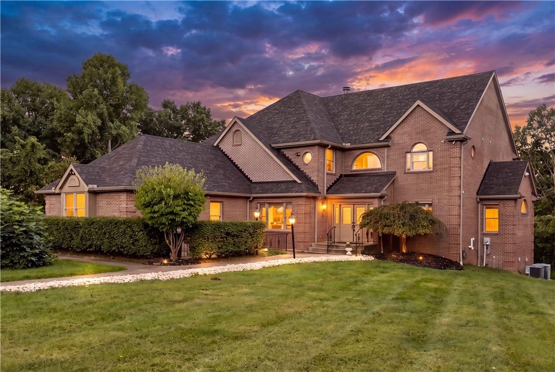 544 Green Parrot Ln, Natrona Heights, PA 15065