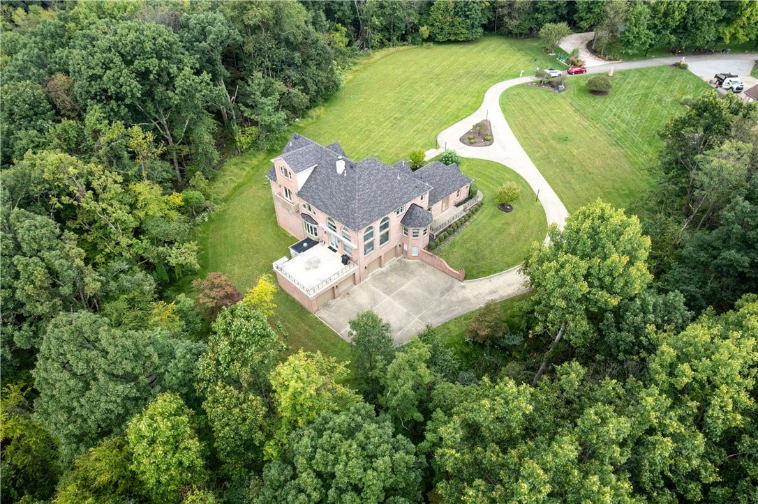 544 Green Parrot Ln, Natrona Heights, PA 15065