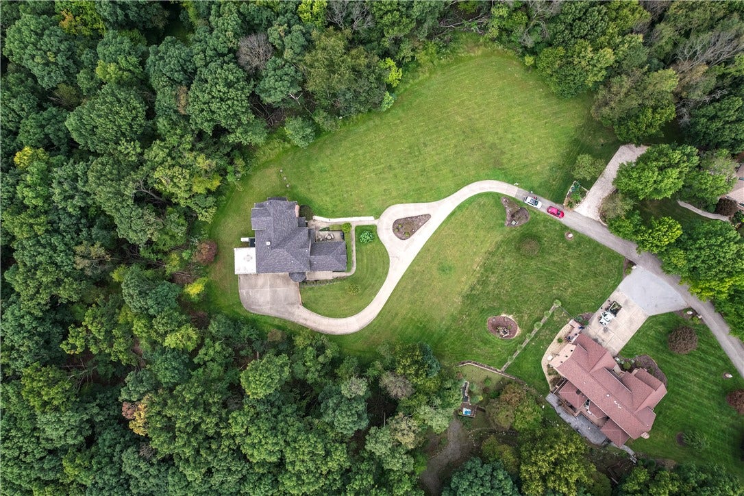 544 Green Parrot Ln, Natrona Heights, PA 15065